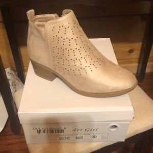 Mauve color slip on ankle boot